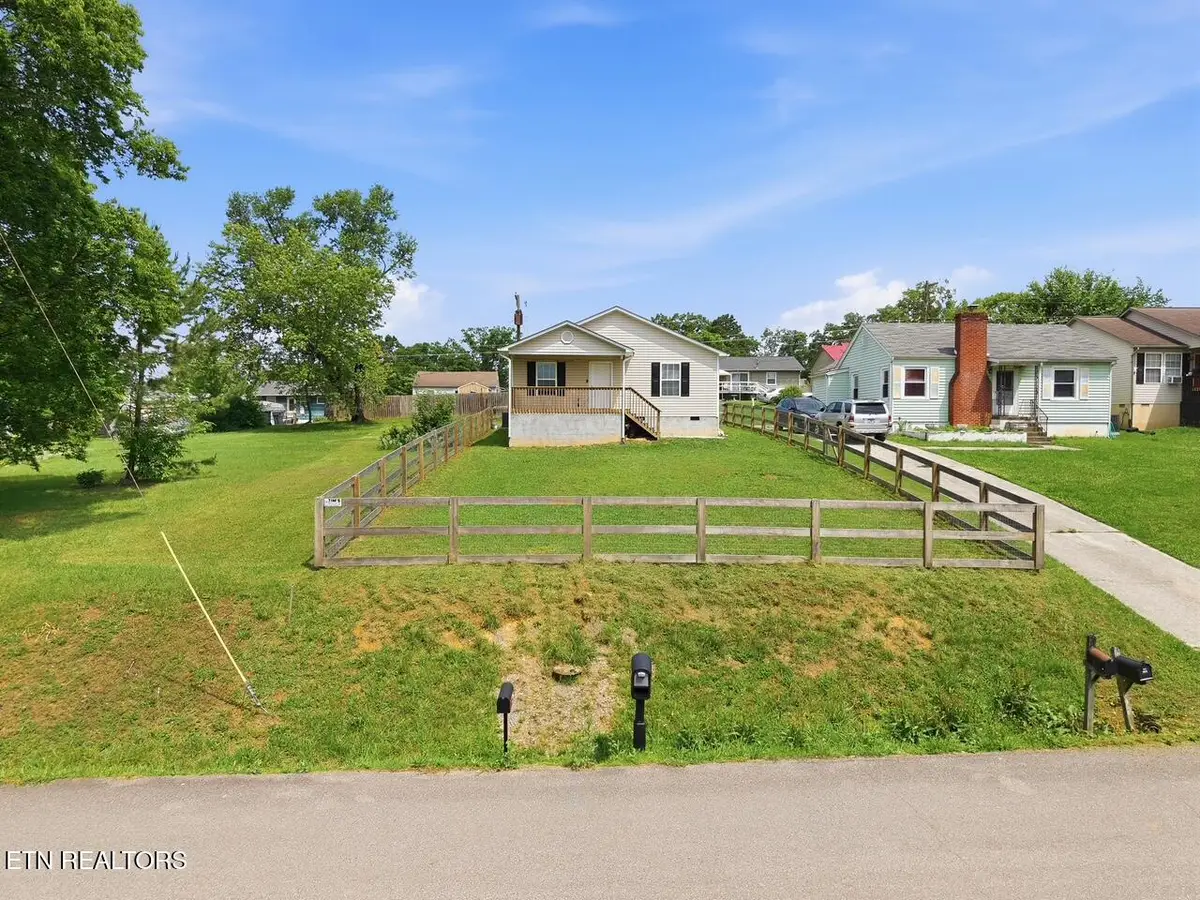 2721 Carson Ave, Knoxville, TN 37917 - #1