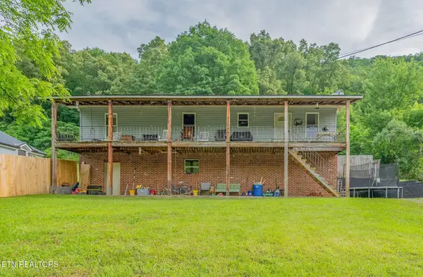 222 Walden Ave, Oliver Springs, TN 37840