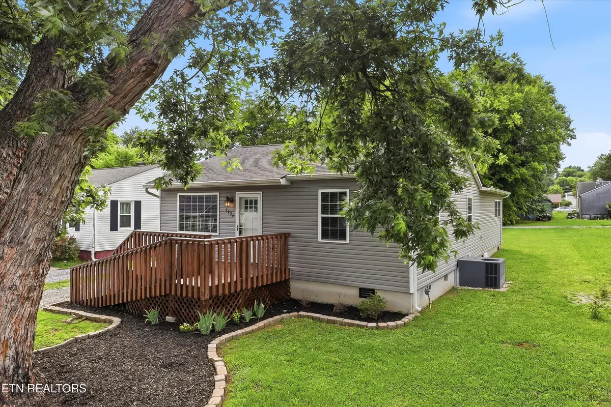 1426 Irwin Ave, Maryville, TN 37804 - #1