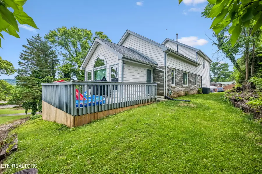 212 Oak St, Clinton, TN 37716 - #3