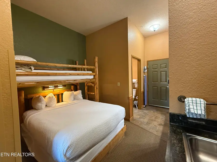 1424 Old Knoxville Hwy #11003,5, Sevierville, TN 37876 - #2