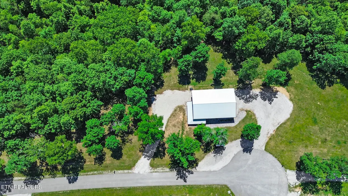 757 Rockview Rd, Jamestown, TN 38556 - #1