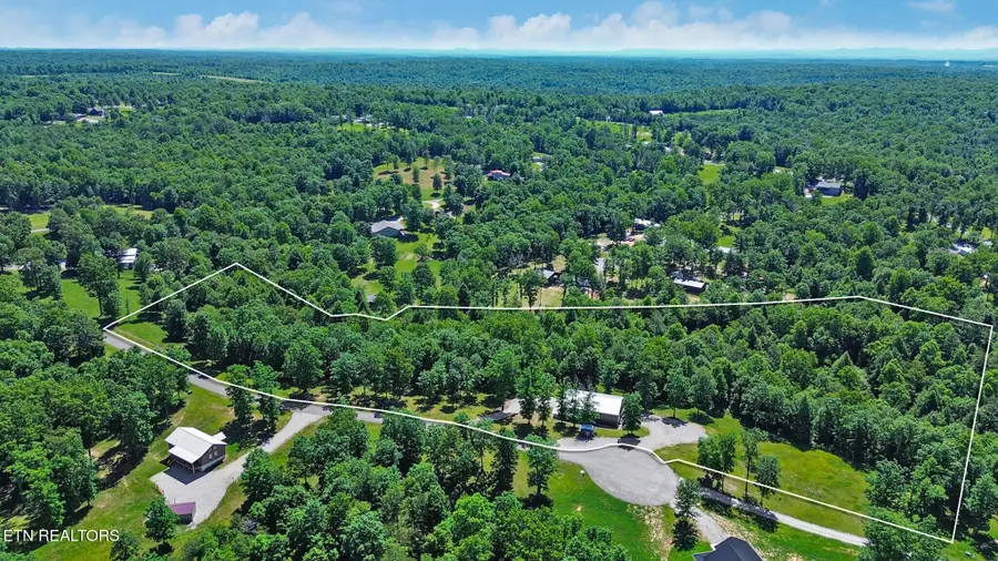 757 Rockview Rd, Jamestown, TN 38556 - #2