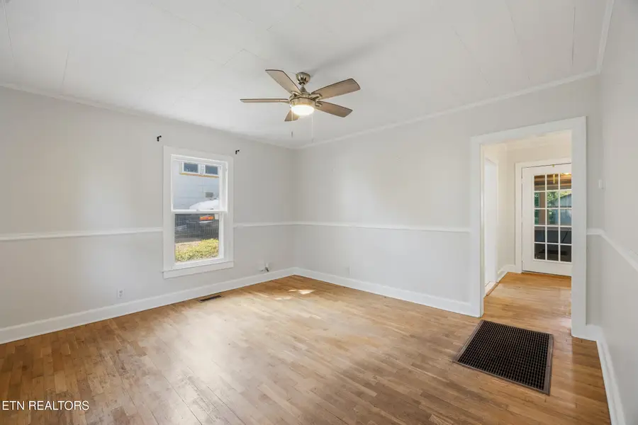 906 N B St, Lenoir City, TN 37771 - #2