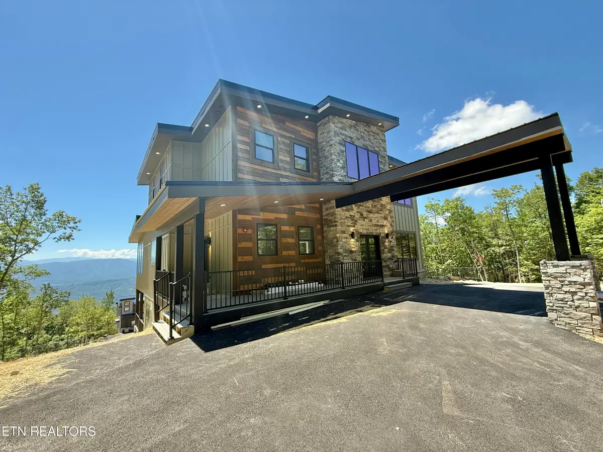 3026 Tower Rd, Sevierville, TN 37876 - #1