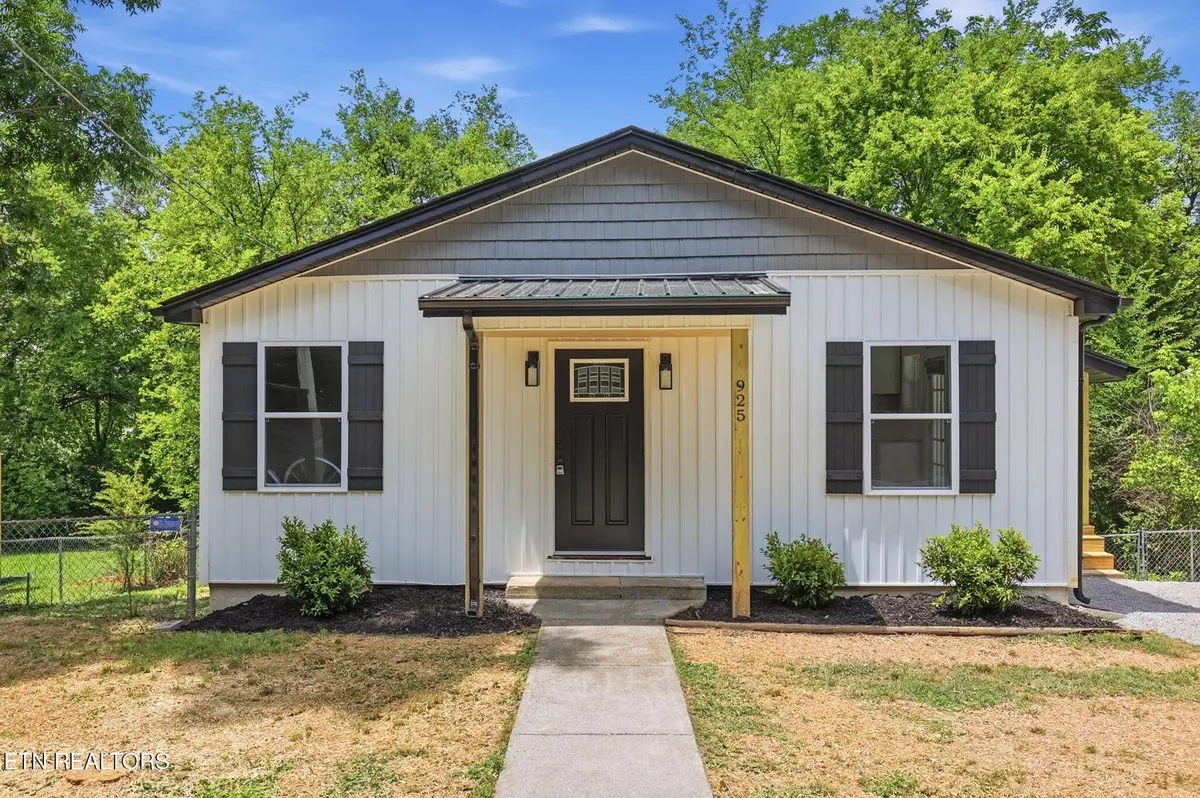 925 Cherokee St, Maryville, TN 37804 - #1