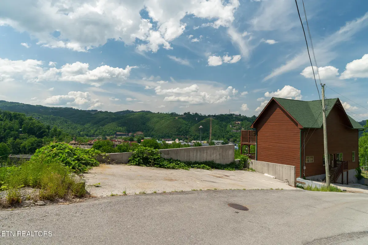 744 Widows Knob Rd, Gatlinburg, TN 37738 - #1