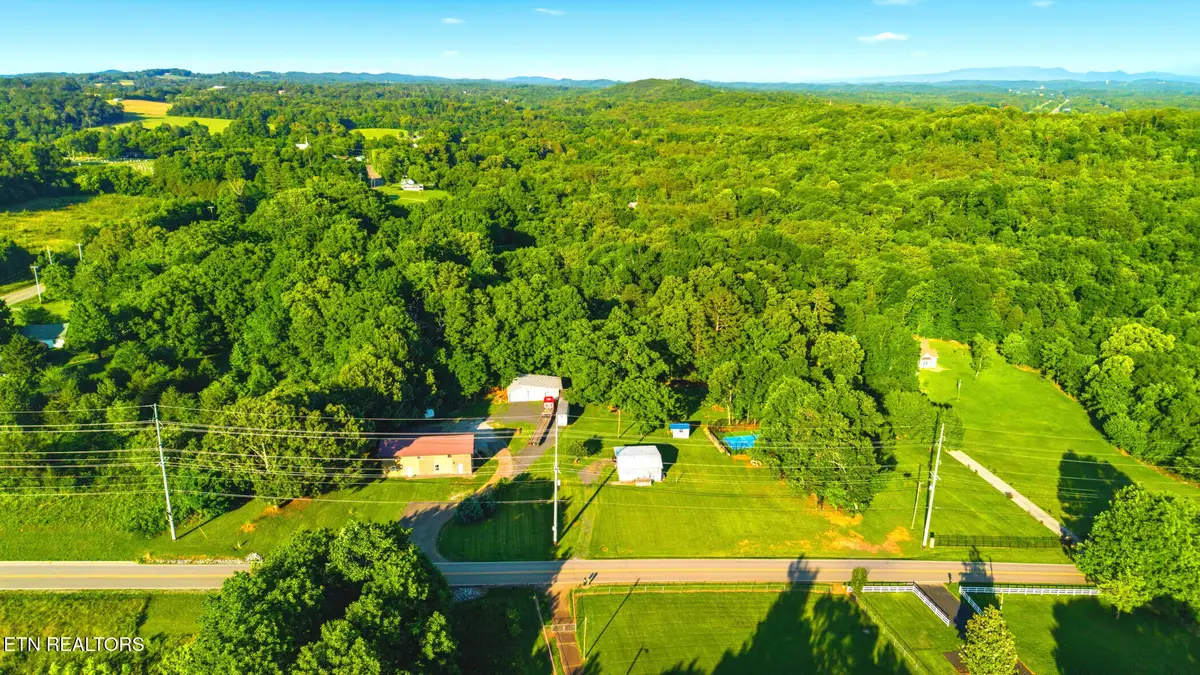 814 Midway Rd, Strawberry Plains, TN 37871 - #1