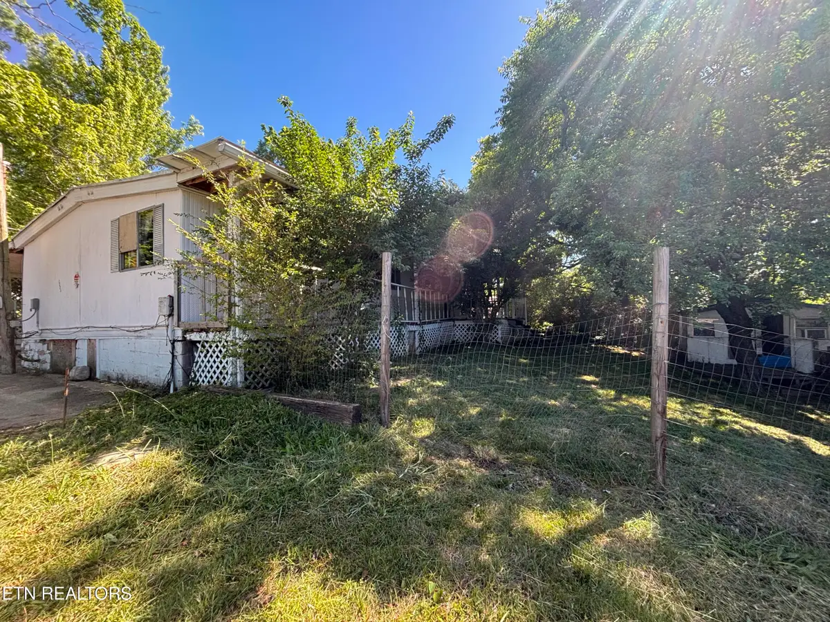 1604 Lamar St, Athens, TN 37303 - #1