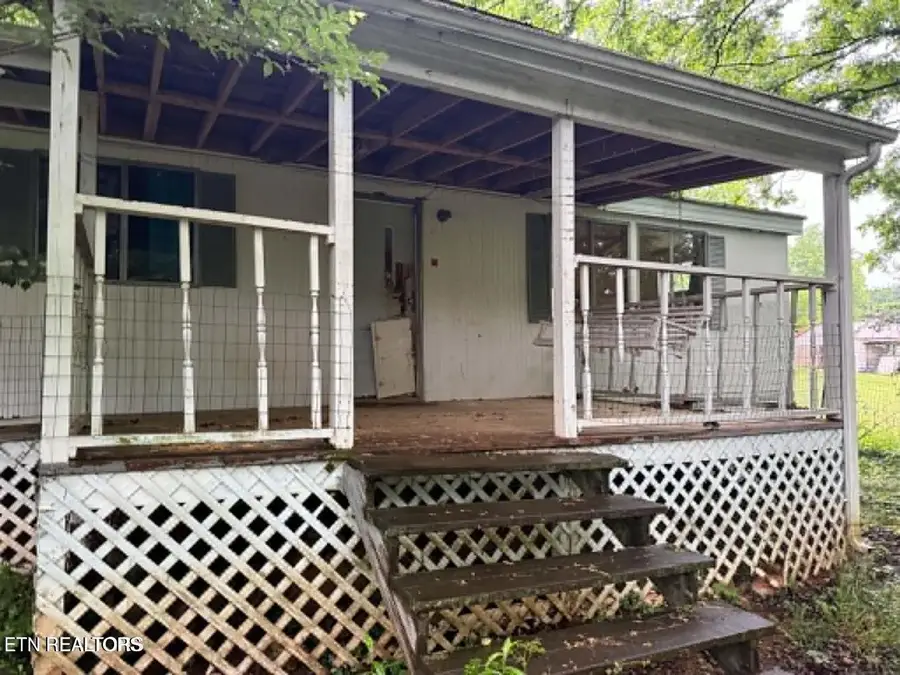 1604 Lamar St, Athens, TN 37303 - #2