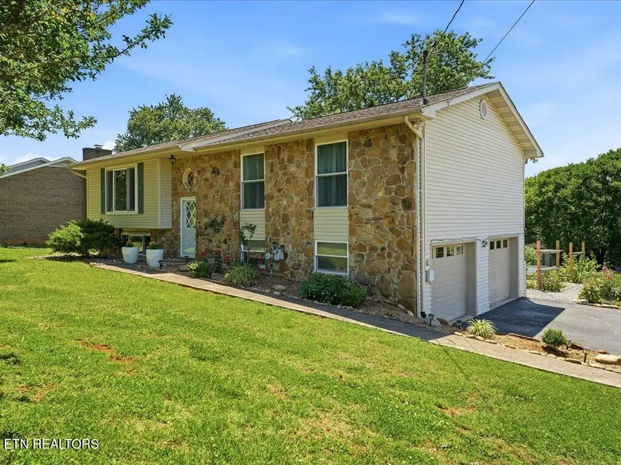 751 Crestview Circle, Lenoir City, TN 37772 - #2