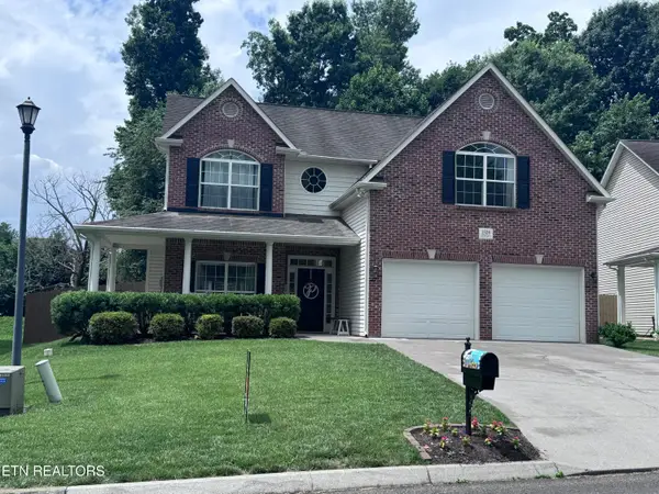 1528 Crescent Oaks Lane, Lenoir City, TN 37772