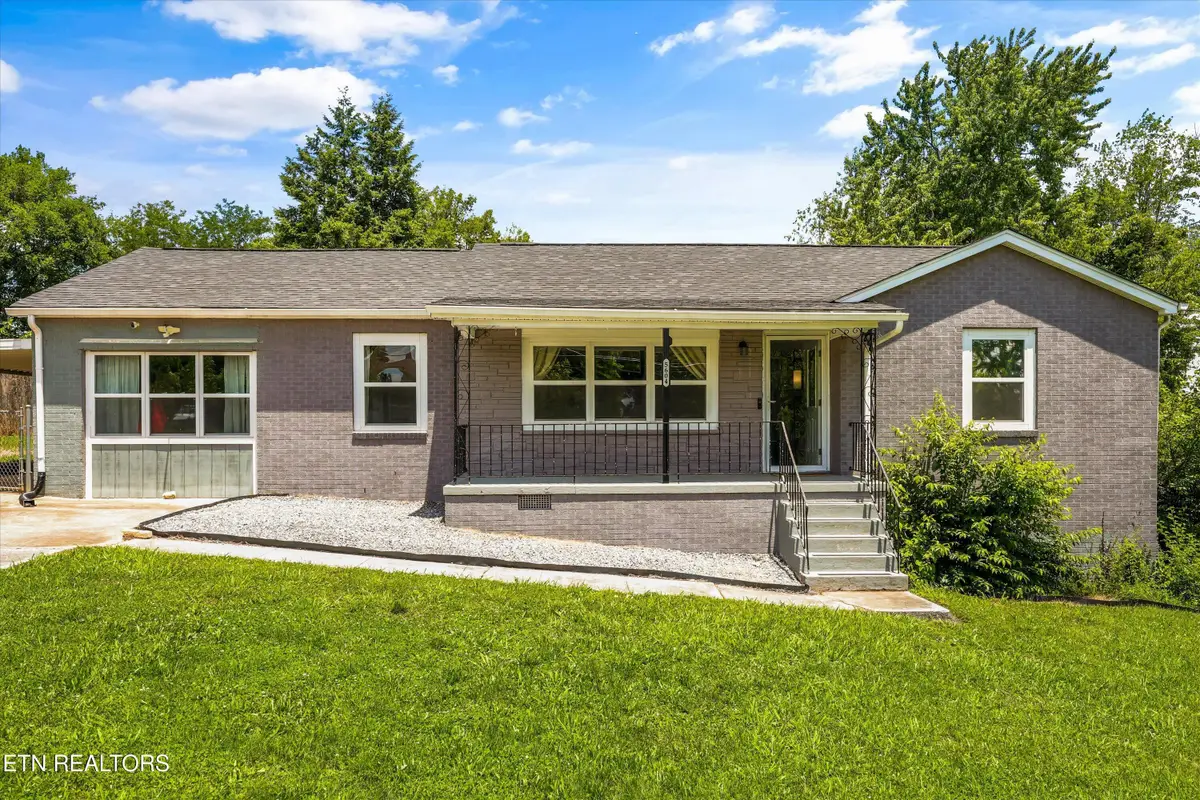 5604 Kentwood Rd, Knoxville, TN 37912 - #1