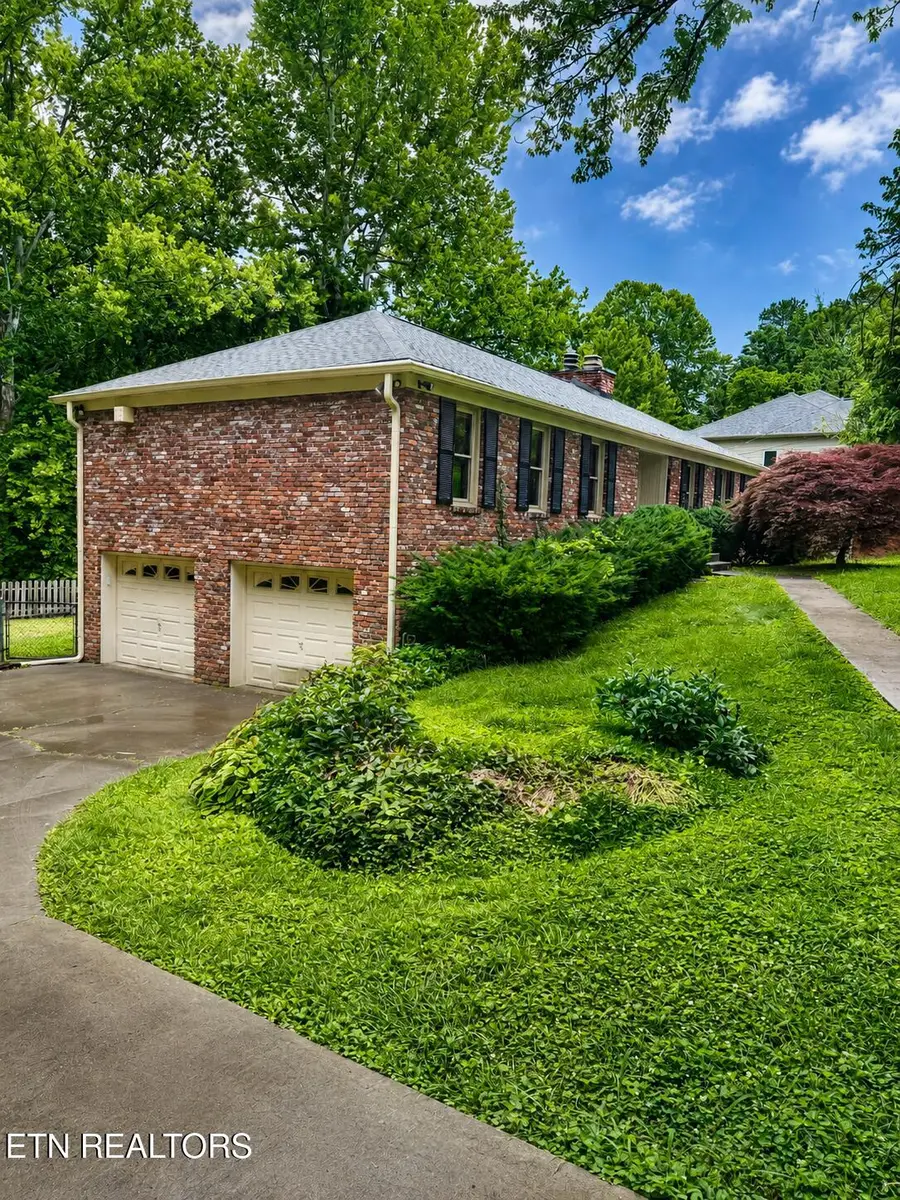 5212 Yorktown Rd, Knoxville, TN 37920 - #2