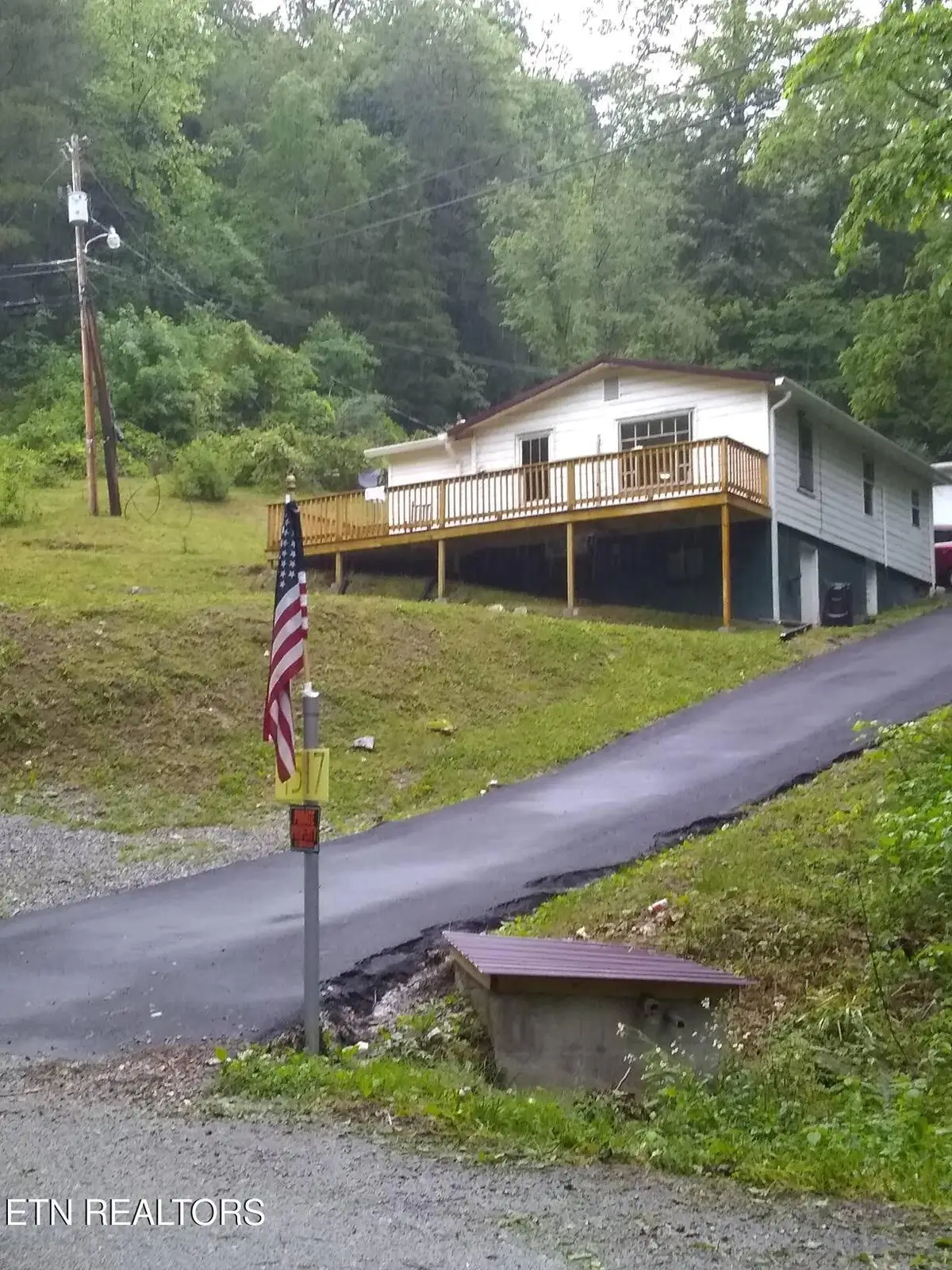 4517 Old Nursery Rd, Rose Hill, VA 24281 - #1