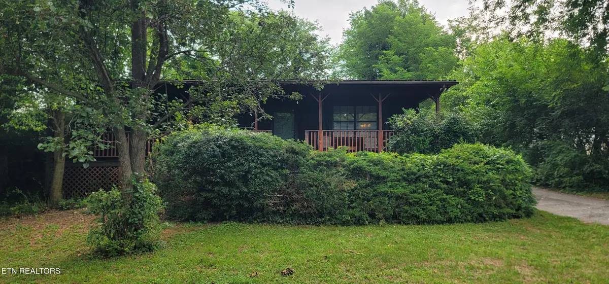 628 Front St, Maryville, TN 37804 - #1