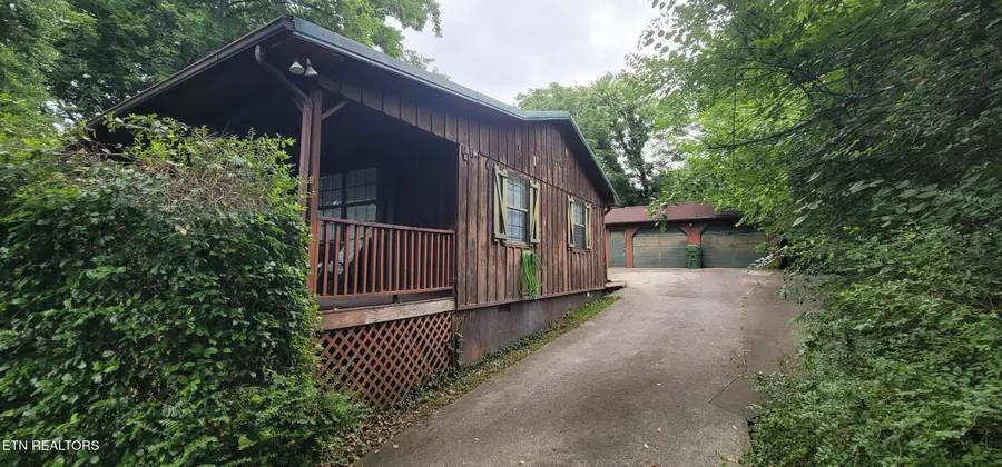 628 Front St, Maryville, TN 37804 - #3