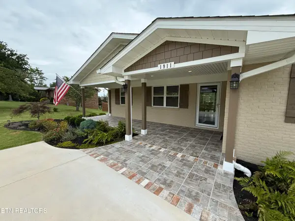 1911 Smoky View, Maryville, TN 37801