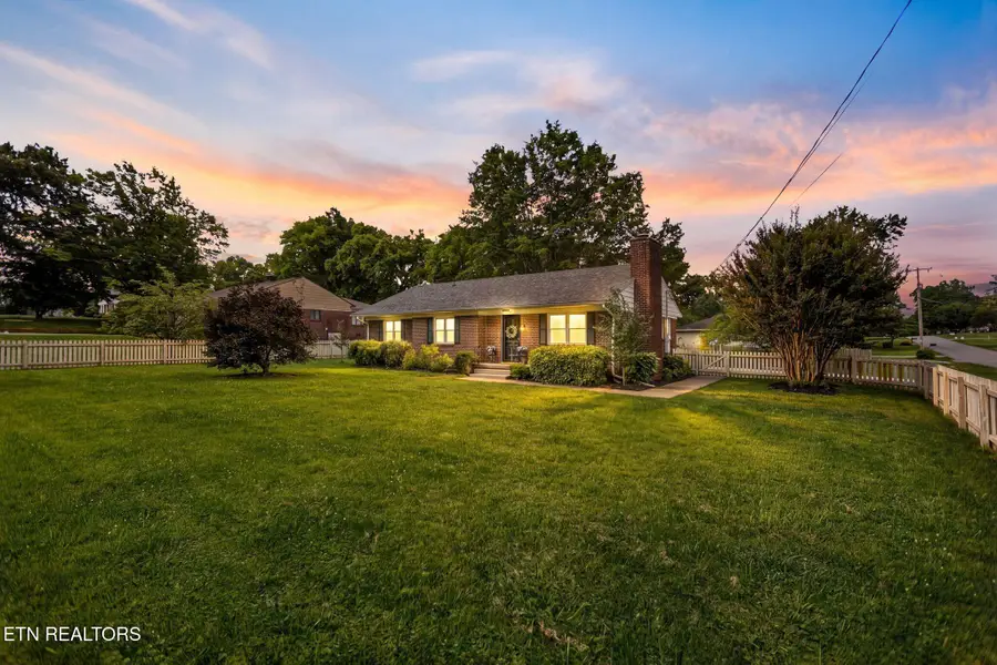 1305 S Court St, Maryville, TN 37803 - #2