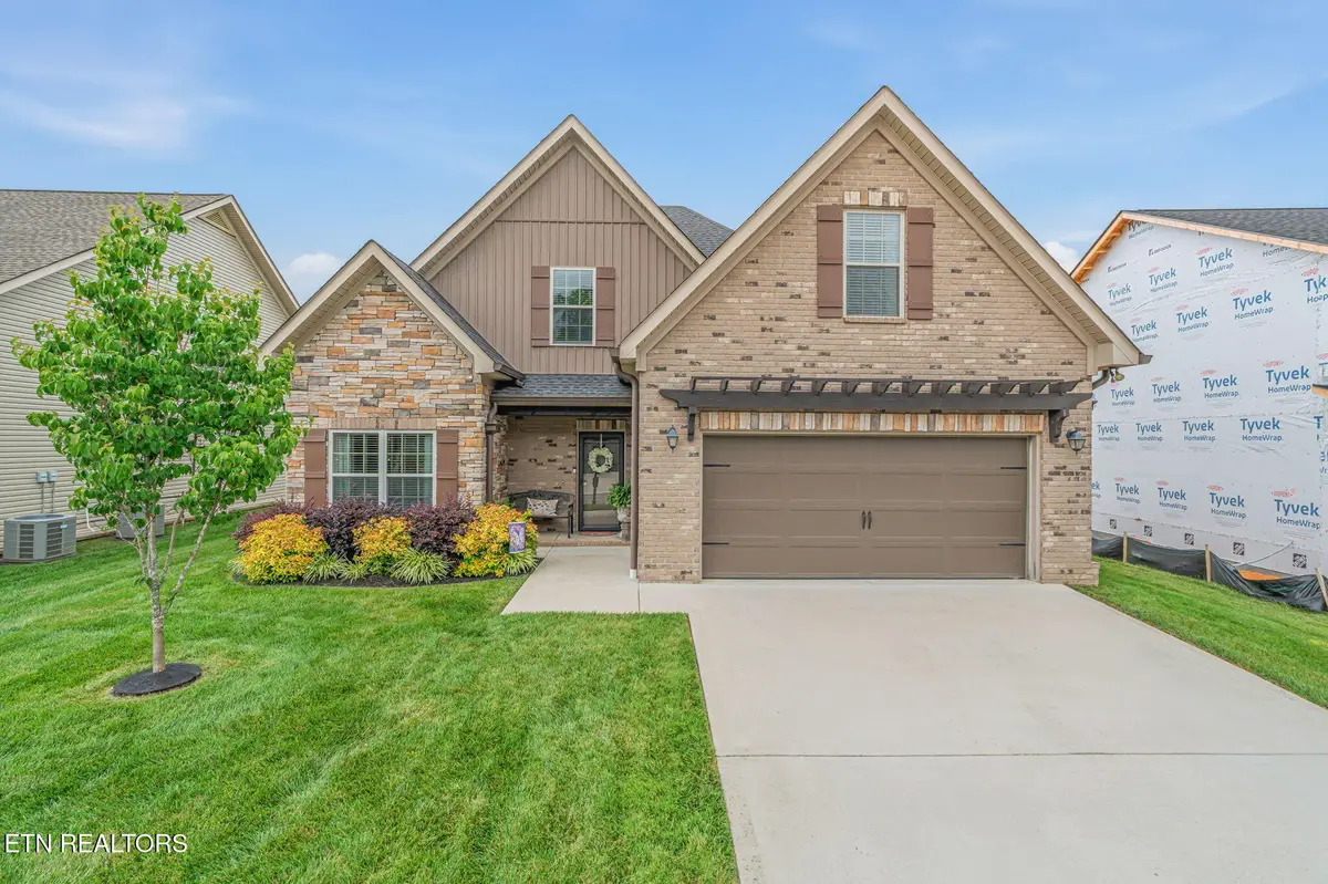 1016 Jacksonian Way, Lenoir City, TN 37772 - #1