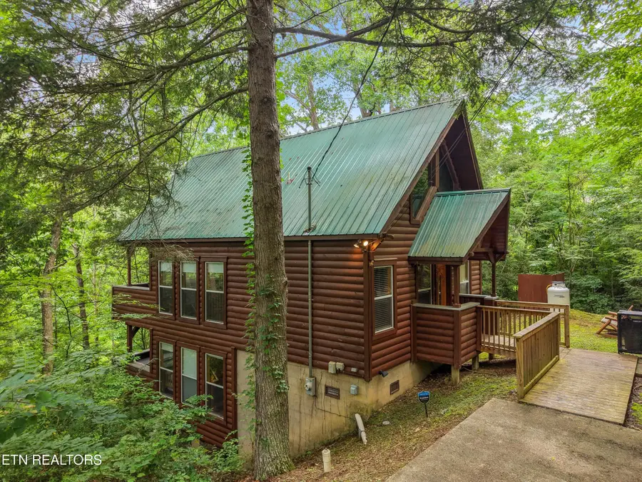 1713 Oakridge View Lane, Sevierville, TN 37876 - #2