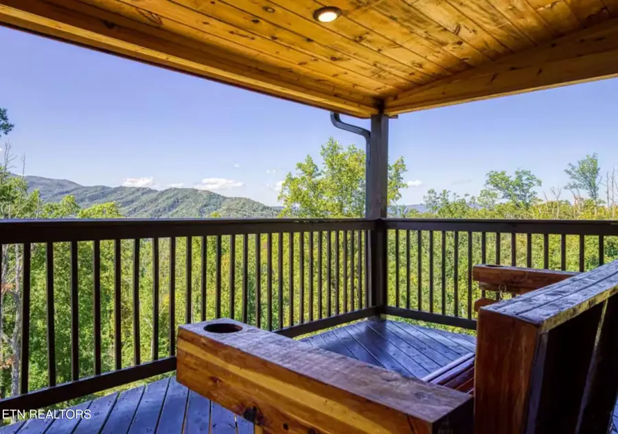 622 Timber Ridge Rd, Gatlinburg, TN 37738 - #2
