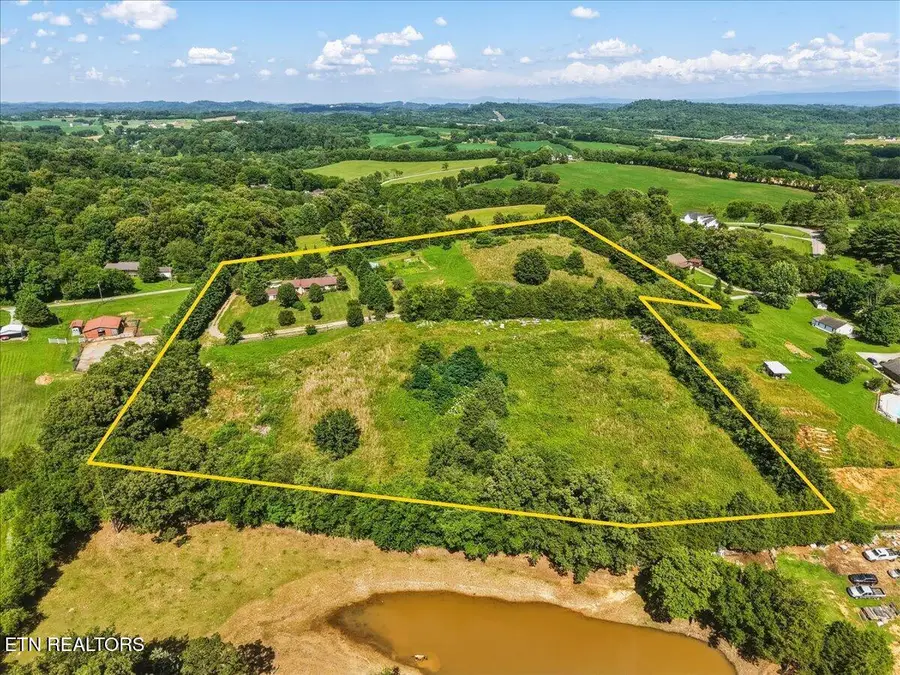 1689 Vaughn Rd, Lenoir City, TN 37772 - #2