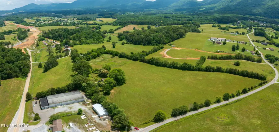 3506 Thomas Cross Rd, Sevierville, TN 37876 - #3