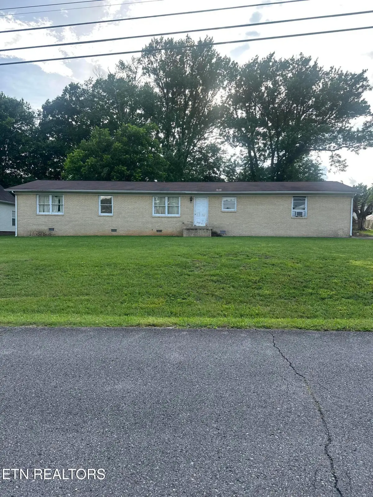 301 NW Grove Ave, Cleveland, TN 37311 - #1