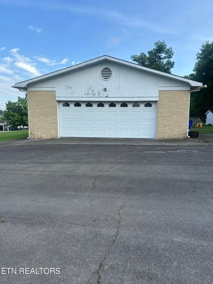 301 NW Grove Ave, Cleveland, TN 37311 - #3