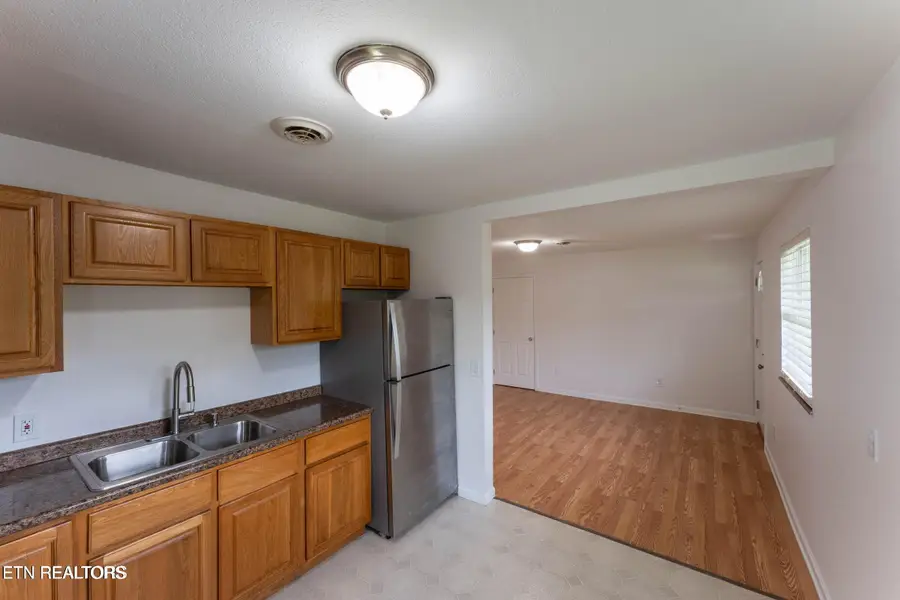 2182 Lakeview Rd, Lenoir City, TN 37772 - #3