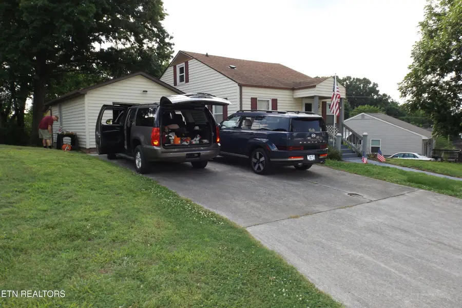 1230 Oakland St, Alcoa, TN 37701 - #2