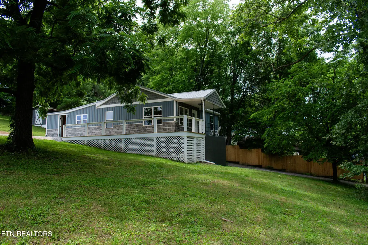 305 Augusta Ave, Maryville, TN 37804 - #1