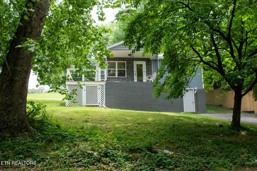 305 Augusta Ave, Maryville, TN 37804 - #2