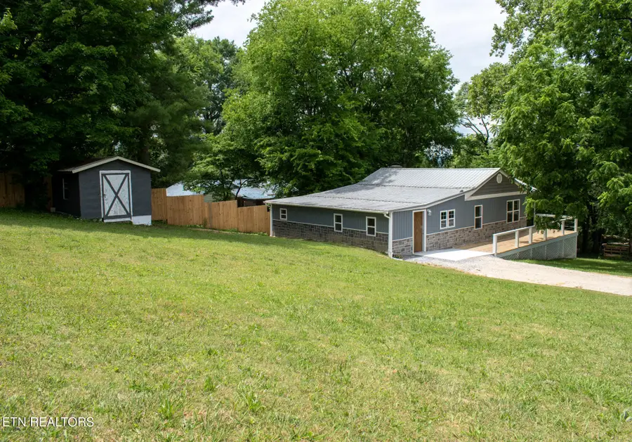 305 Augusta Ave, Maryville, TN 37804 - #3