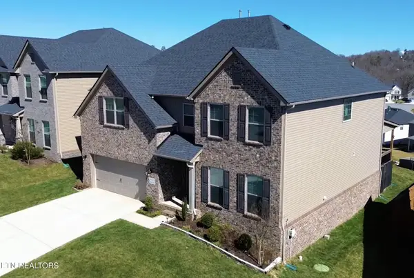 8735 Yellow Aster Rd, Knoxville, TN 37931