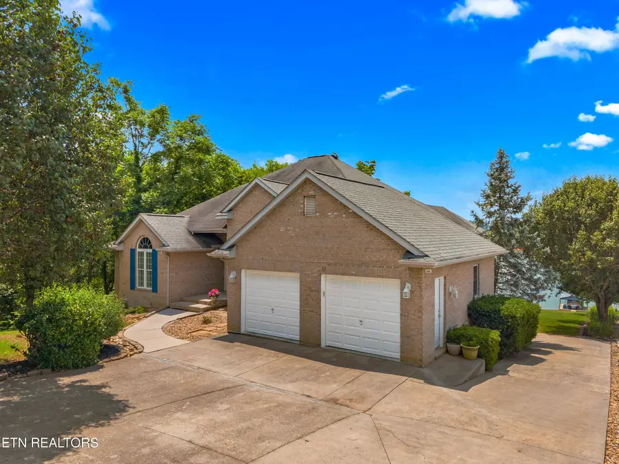 211 Mariners Way, Dandridge, TN 37725 - #2