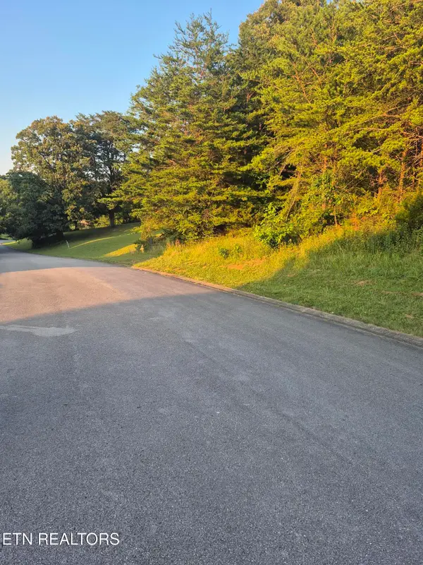 165 Glen Mar Drive, Lenoir City, TN 37772