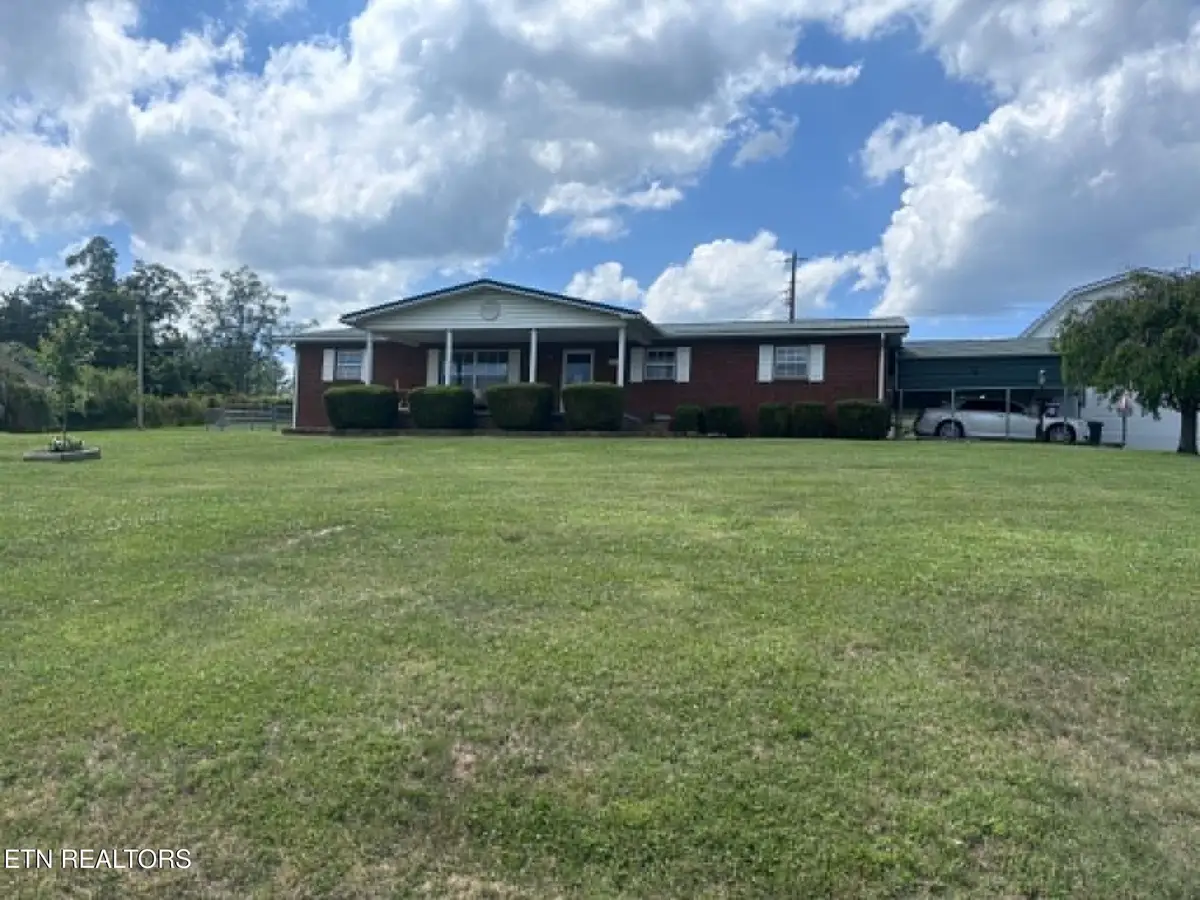 402 Whitaker St, Tazewell, TN 37879 - #1