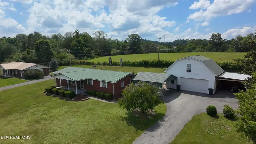 402 Whitaker St, Tazewell, TN 37879 - #3