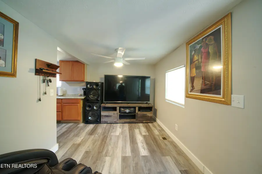 523 W Broad St, Clinton, TN 37716 - #3