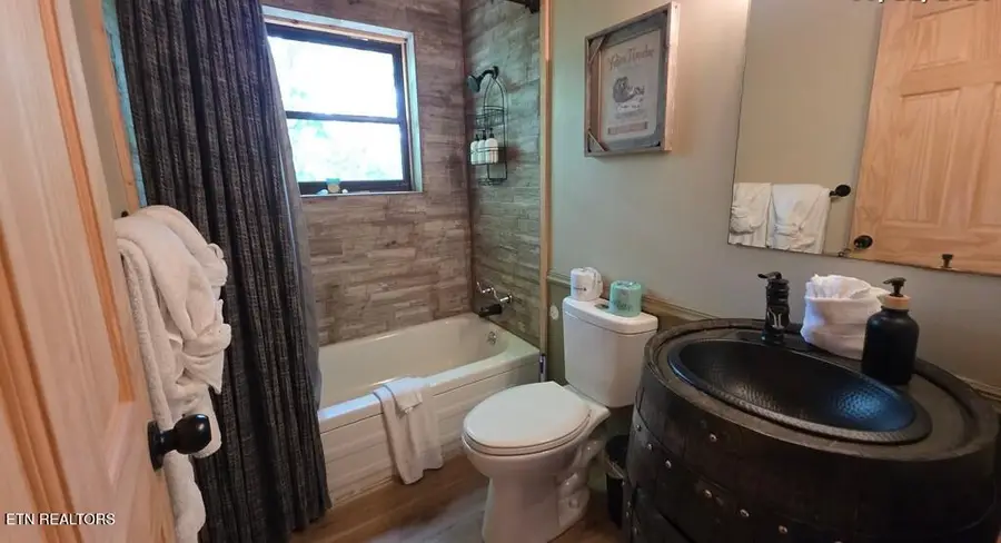 3073 Engle Town Rd, Sevierville, TN 37862 - #2
