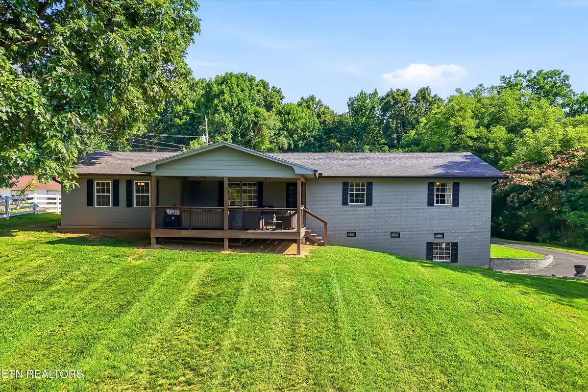 379 Wells Rd, Powell, TN 37849 - #1