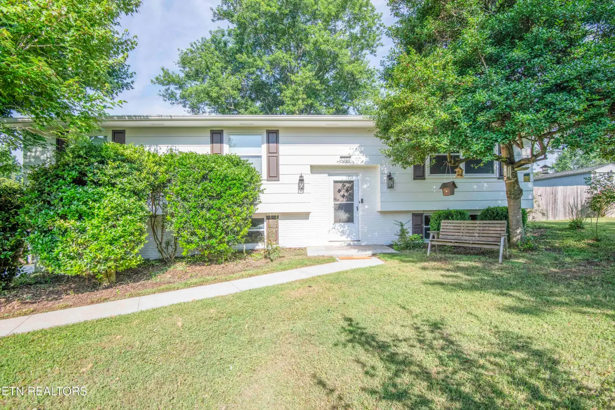 1255 Pinecrest Circle, Lenoir City, TN 37772 - #1