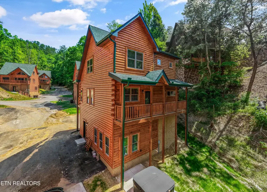 2108 Valley Creek Way, Pigeon Forge, TN 37862 - #2