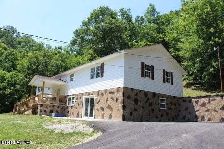 2915 Flat Hollow Rd, Speedwell, TN 37870 - #2