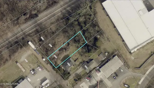 1018 Cedarwood St, Knoxville, TN 37914