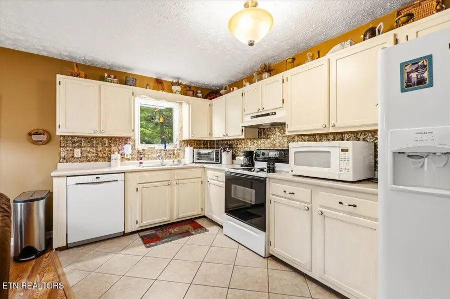 274 Pearl Rd, Lafollette, TN 37766 - #2
