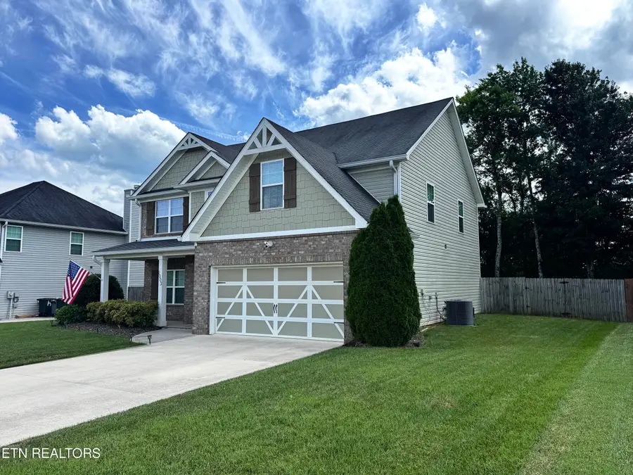 1003 W Glenview Drive, Lenoir City, TN 37771 - #2