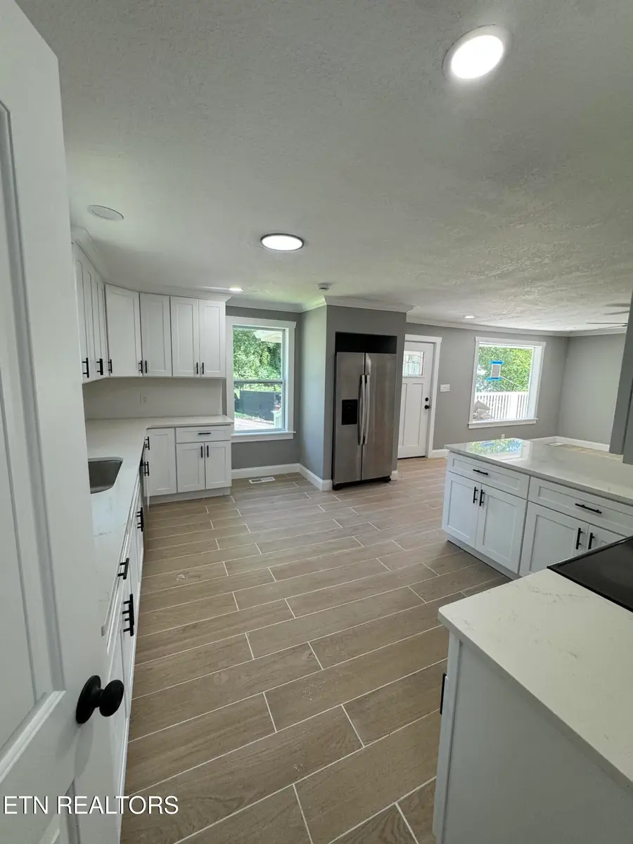 311 1/2 E 1st Ave, Lenoir City, TN 37771 - #3